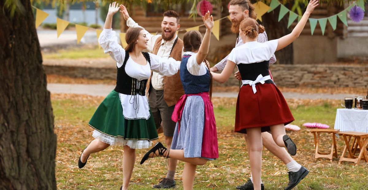 Characteristics of an authentic dirndl 